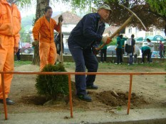 AmCham Clean and Green Dusan Korac Elementary School in Bijelo Polje, April 26, 2011  (22)