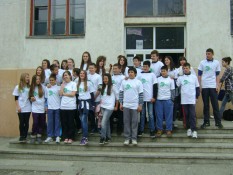 AmCham Clean and Green Dusan Korac Elementary School in Bijelo Polje, April 26, 2011  (38)