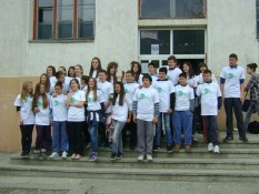 AmCham Clean and Green Dusan Korac Elementary School in Bijelo Polje, April 26, 2011  (39)