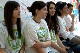 AmCham Clean and Green at the June 1st Elementary School in Podgorica, April 26, 2012 (9)